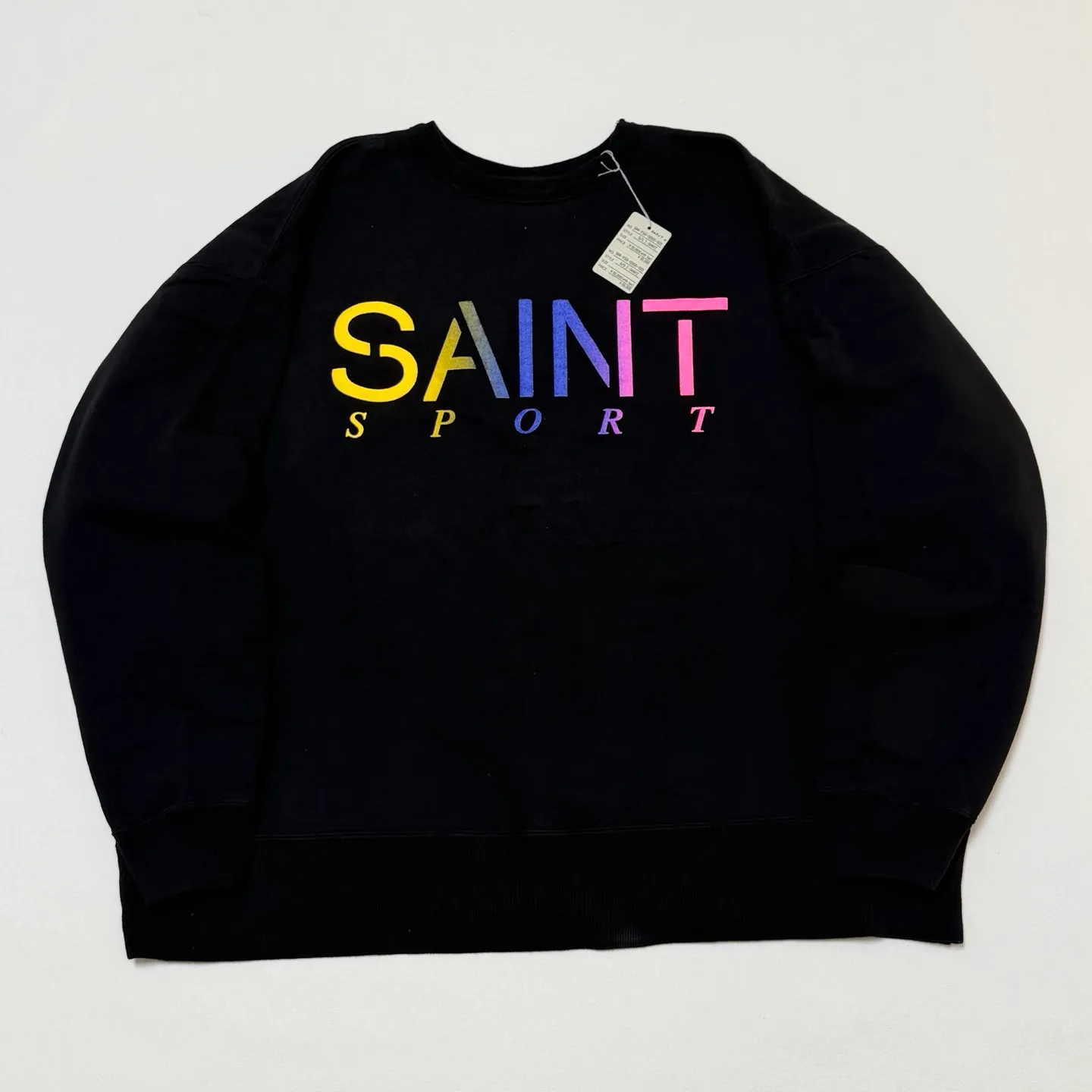 SAINT Mxxxxxx CRW NECK SWET/SAINT SPORT/BLK Colorful Gradient SAINT Round Neck Sweatshirt Black S-XL Original 420g David's Cloth Light Fleece Genuine Plate Main Mark Washing Mark and Other Accessories Complete and Correct Correct Level of Printing Technology Natural Gradient Transition Original Loose Fit Comfortable and Easy to Wear